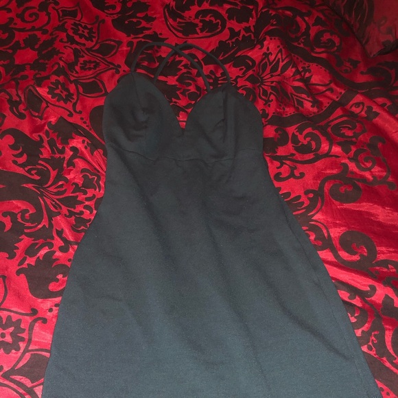 Party Dresses - Picture 4 of 8